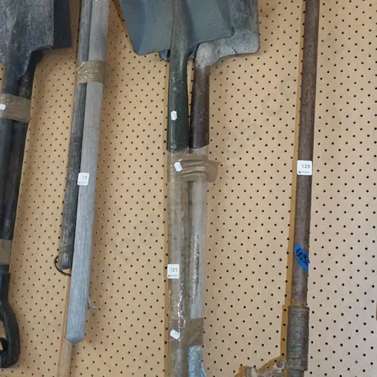 2x short handled wide mouth shovels