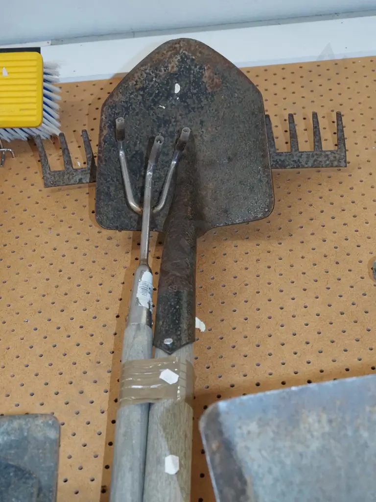 rake, spade, cultivator Image 1++