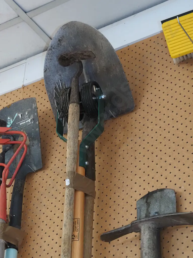 shovel, garden hoe, lawn edger Image 1++
