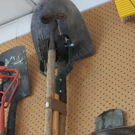 shovel, garden hoe, lawn edger