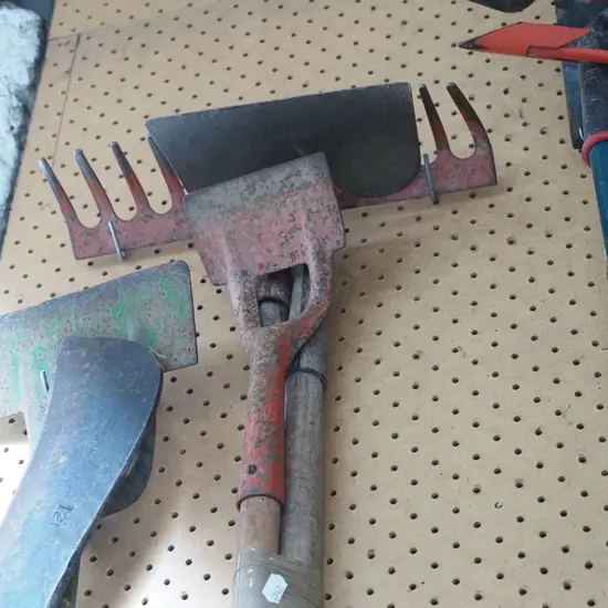 rake, 2x hoes