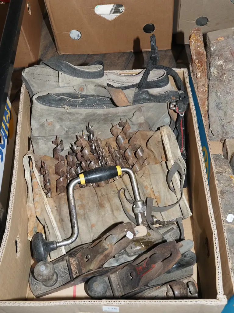 box; hand planes, auger bit, brace, bits, builder's belt Image 1++