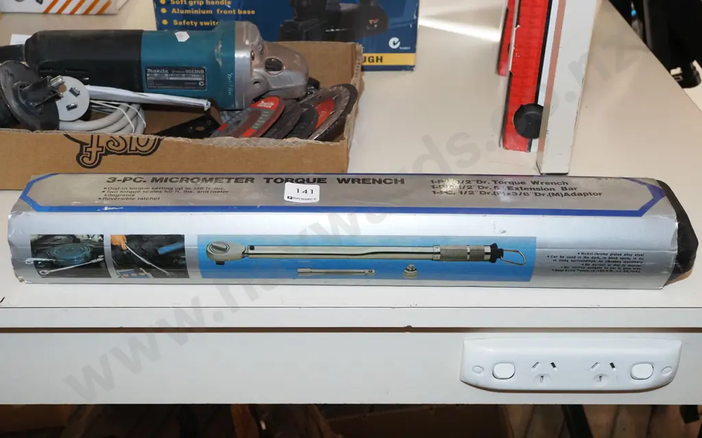 box; 3 piece micro meter torque wrench Image 1++
