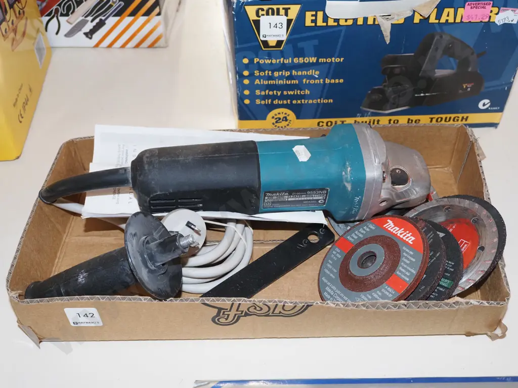 Makita angle grinder and various discs Image 1++