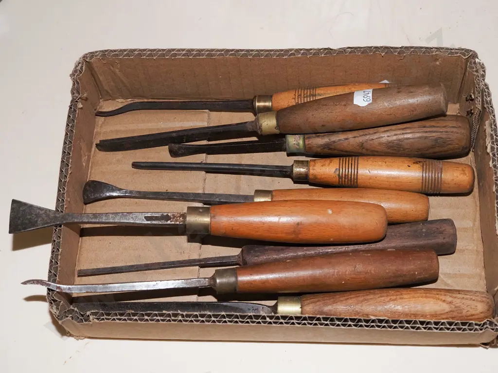 box; carving chisels Image 1++