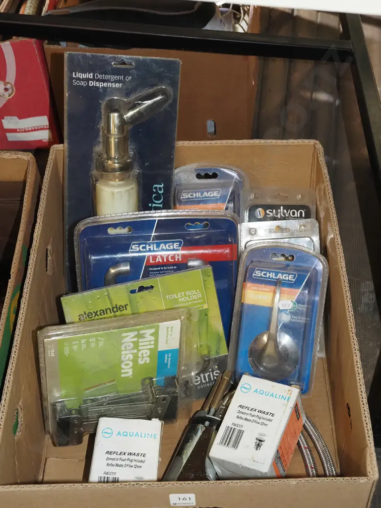 box; door hardware, tap hardware etc Image 1++