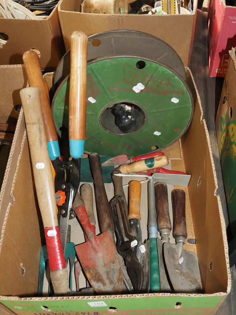 box; garden trowels, hedge trimmers etc Image 1++