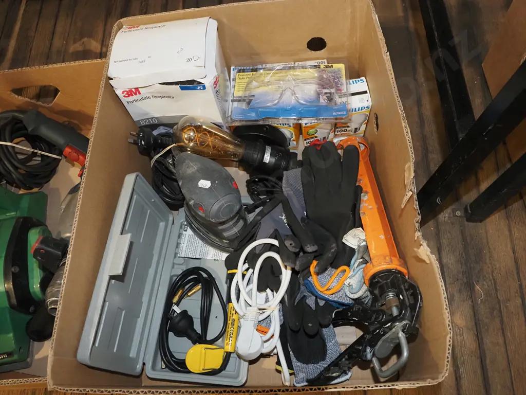 box; caulking gun, gloves, light bulbs, soldering iron etc Image 1++