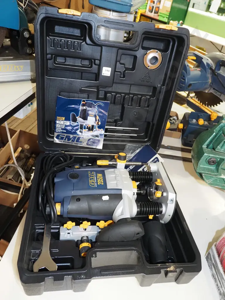 GMC 2050W plunge router in plastic case Image 1++