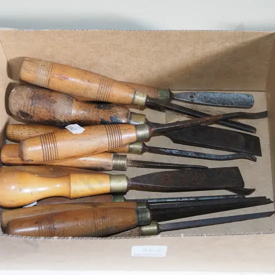 box; carver's chisels