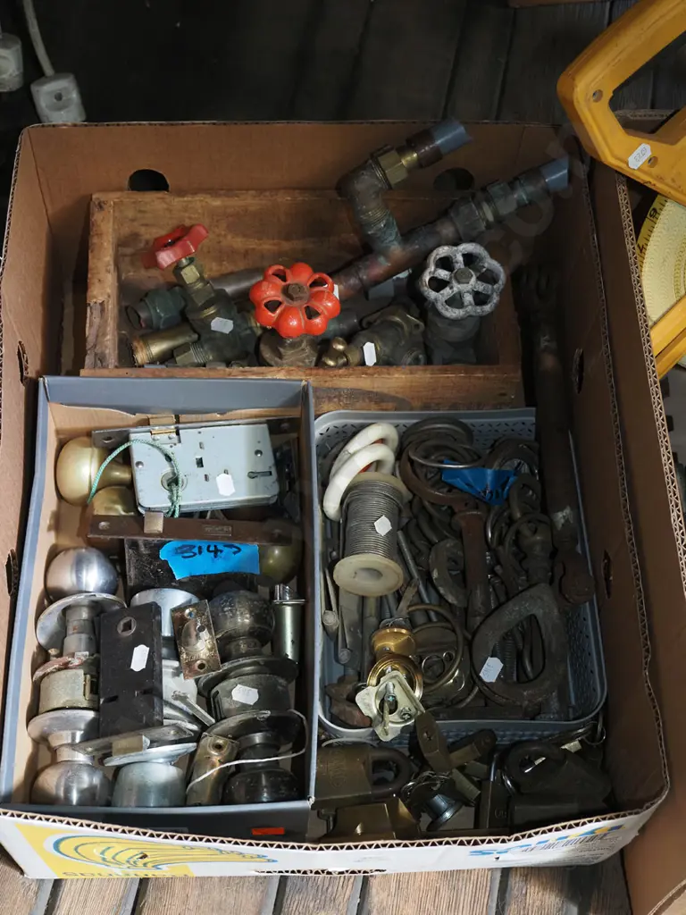 box; door hardware, plumbing valves, padlocks etc Image 1++