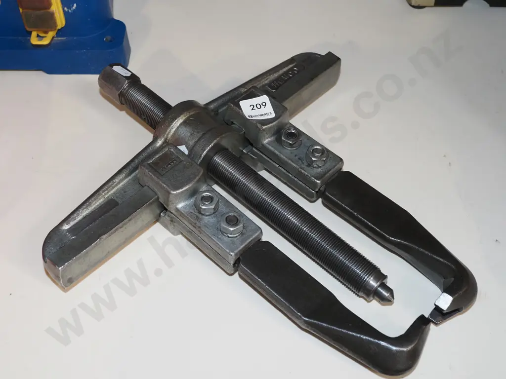 Hemco 2 jaw gear puller Image 1++