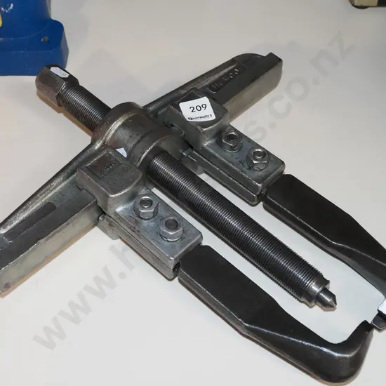 Hemco 2 jaw gear puller