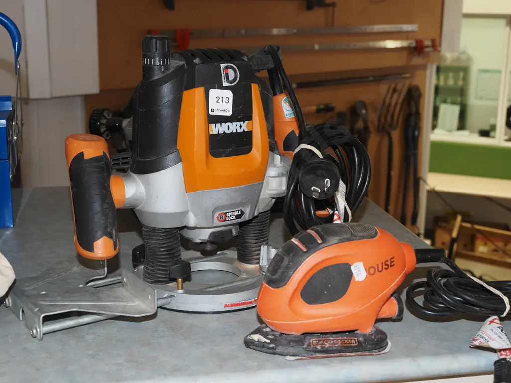 Works plunge router, Black & Decker mouse sander Image 1++