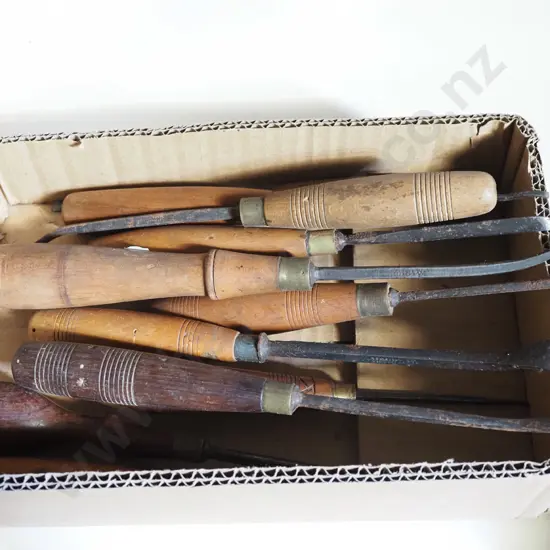 box; carver's chisels