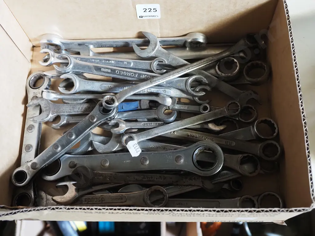 box; various spanners Image 1++