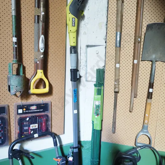 Ryobi battery powered pole pruner - no battery