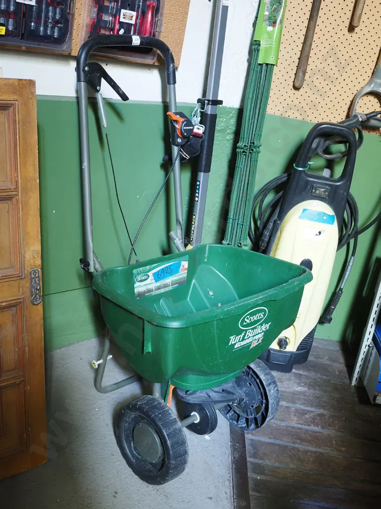 Scotts Turf Builder Broadcast Spreader Image 1++