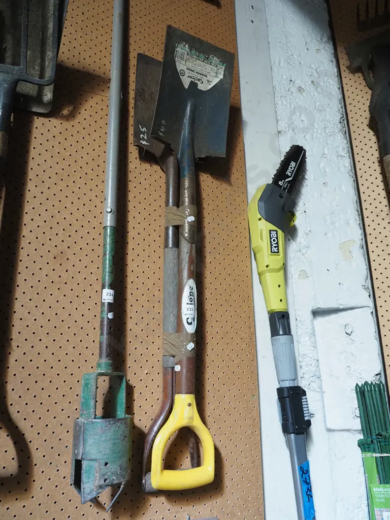 2x garden spades Image 1++