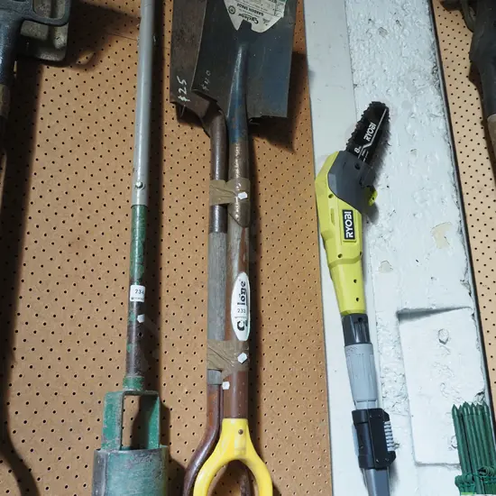 2x garden spades