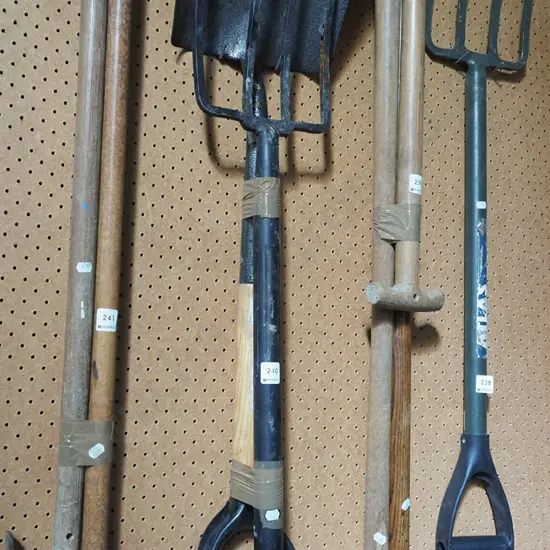short handled shovel, fork