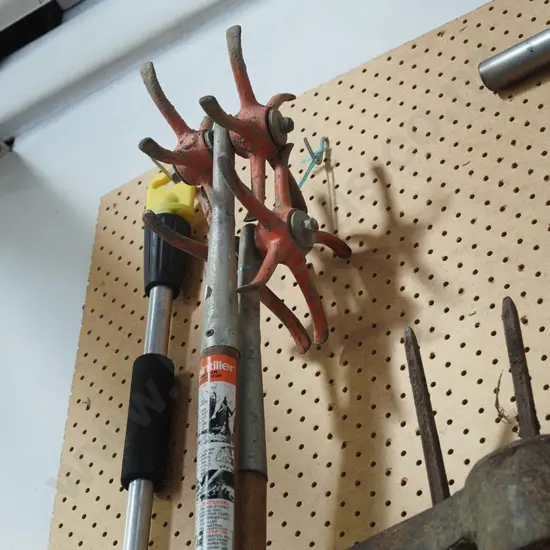 2x garden cultivators