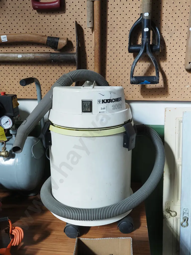 Karcher 2001 Wet and Dry vacuum cleaner - No nozzle Image 1++