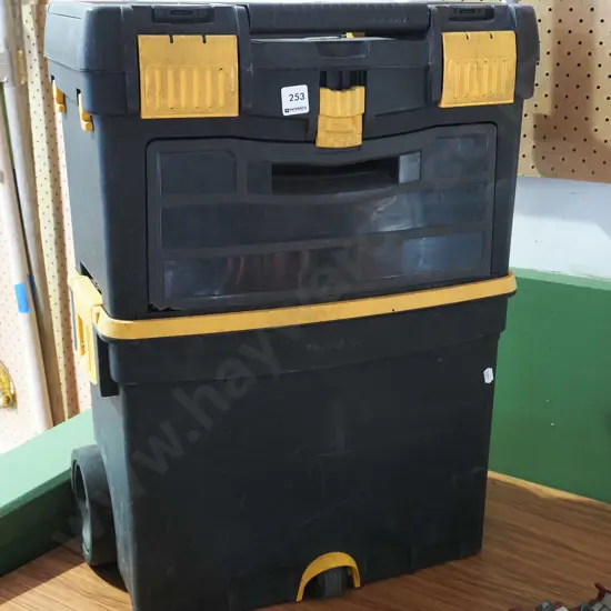 Mastercraft 2 piece tool box on casters H620