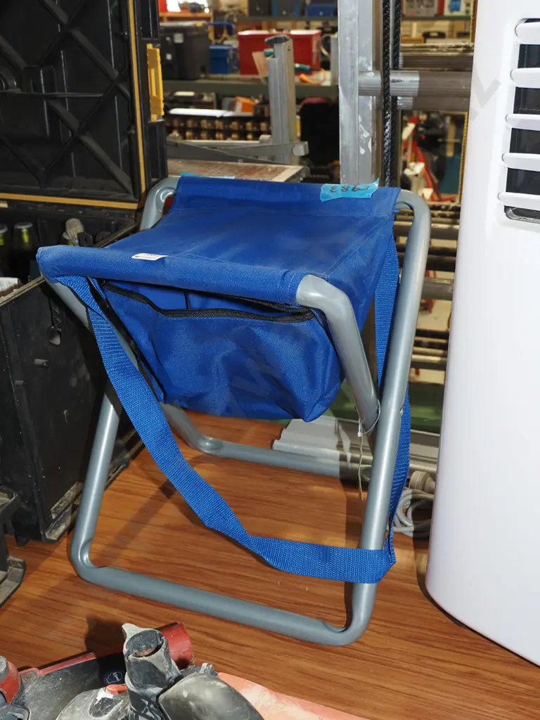 folding stool Image 1++