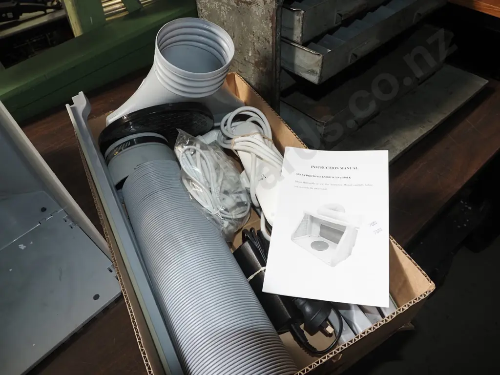 portable air brush spray booth and accessories Image 1++