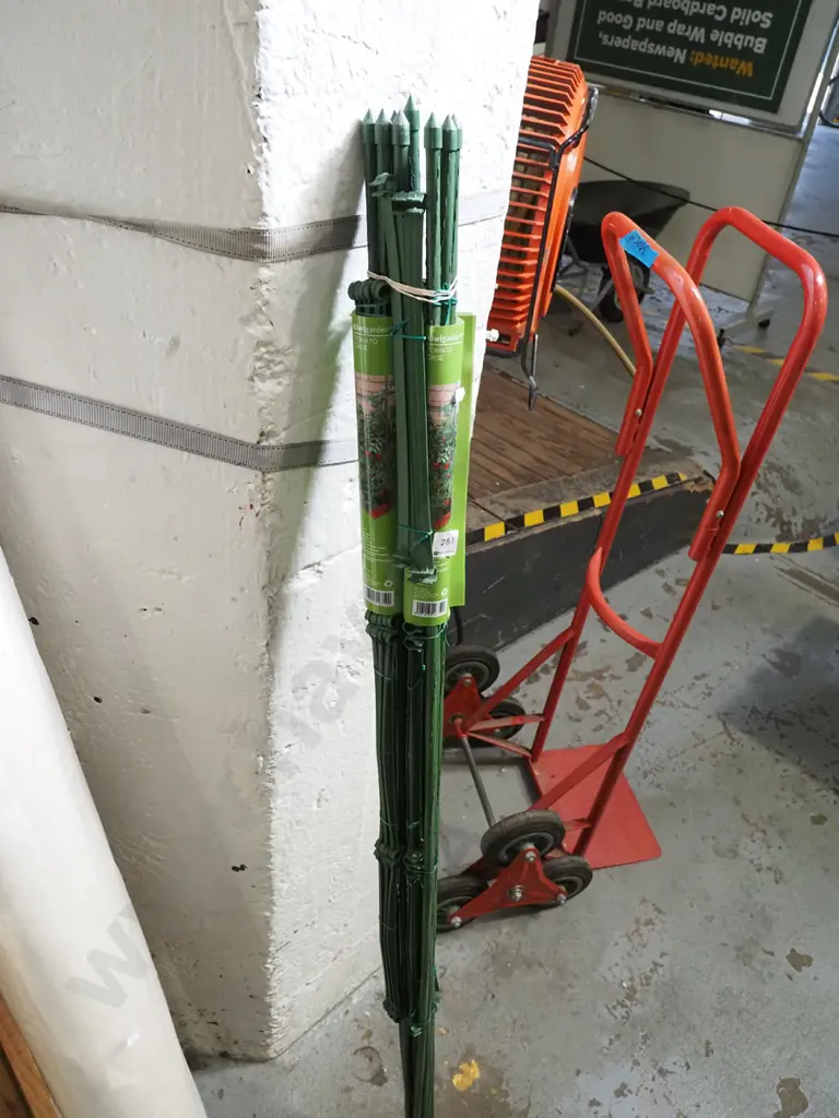 green platic tomato cages Image 1++