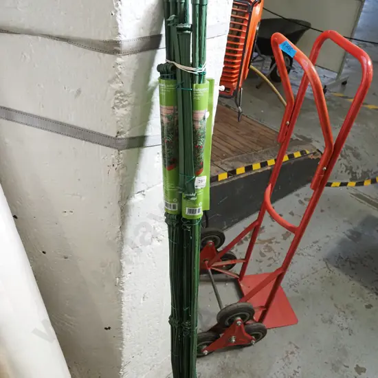 green platic tomato cages