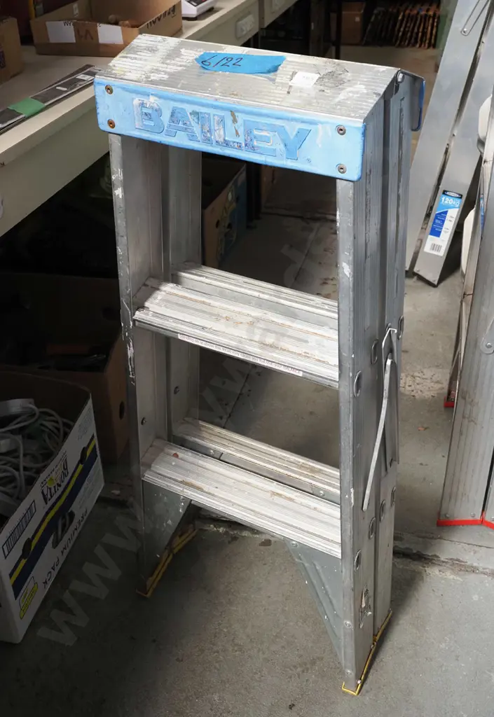 Bailey 2 step alumimium ladder Image 1++
