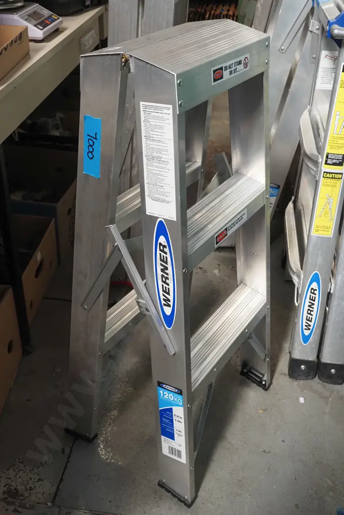 Werner 2 step aluminium ladder Image 1++
