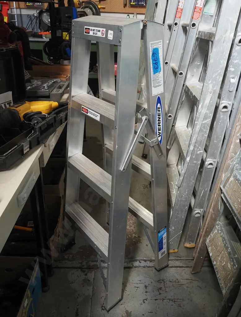 Werner 3 step aluminium ladder Image 1++
