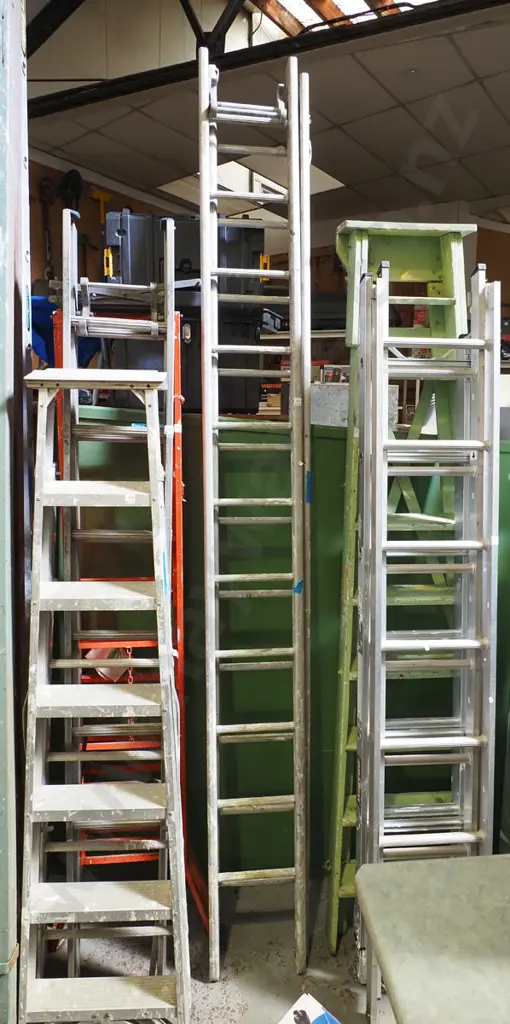 unbranded aluminium extension ladder Image 1++