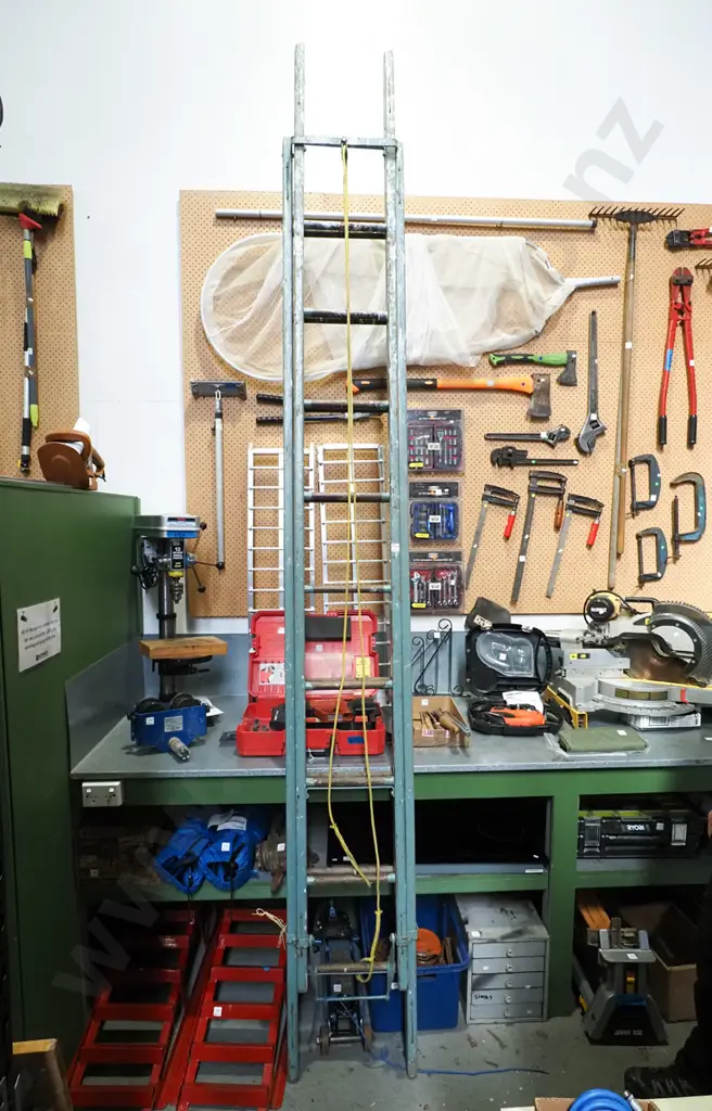wooden extension ladder Image 1++