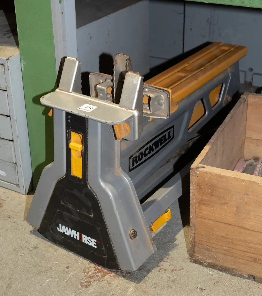 Jawhorse foot operated clamp on stand Image 1++