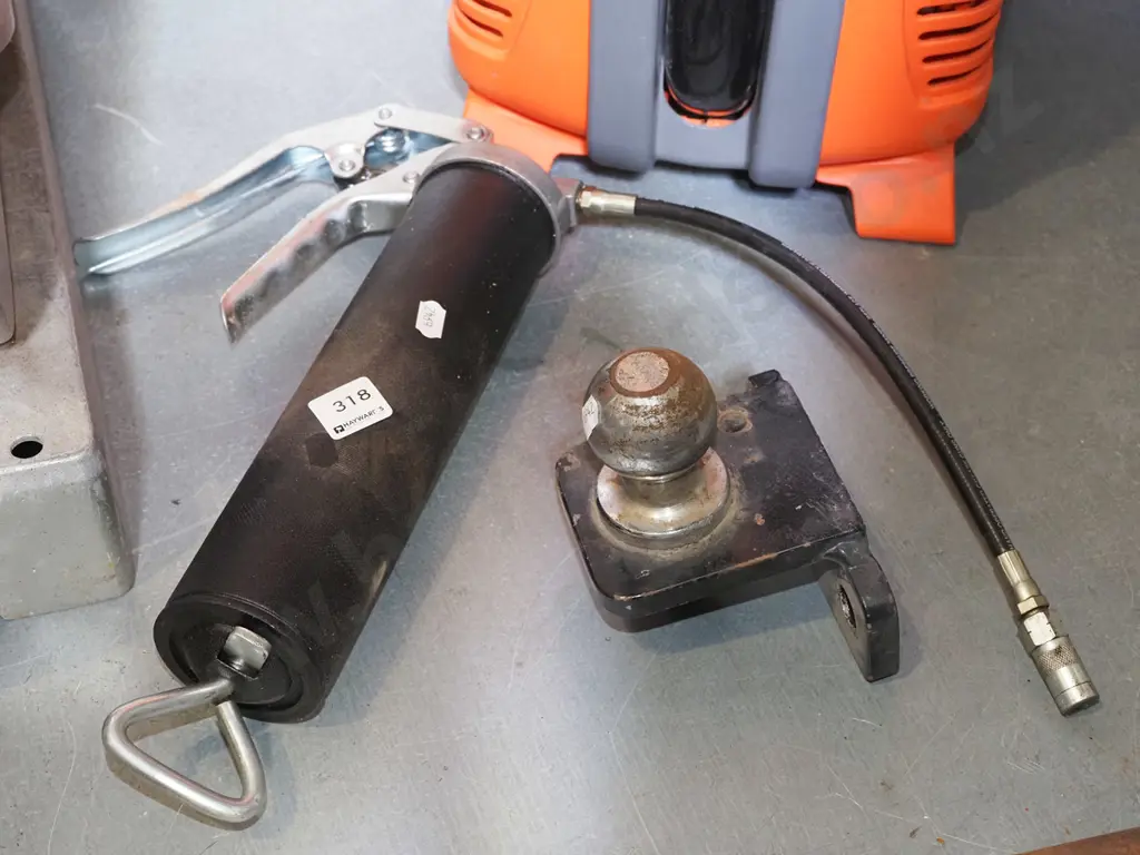 grease gun, tow ball Image 1++