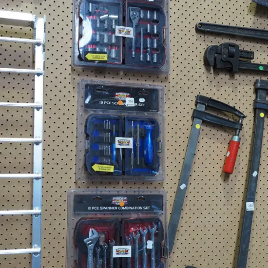 26 piece socket set, 19 piece screw driver, 8 piece spanner set - orange dots