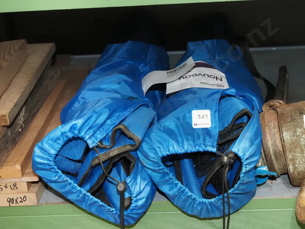2x blue camping chairs Image 1++