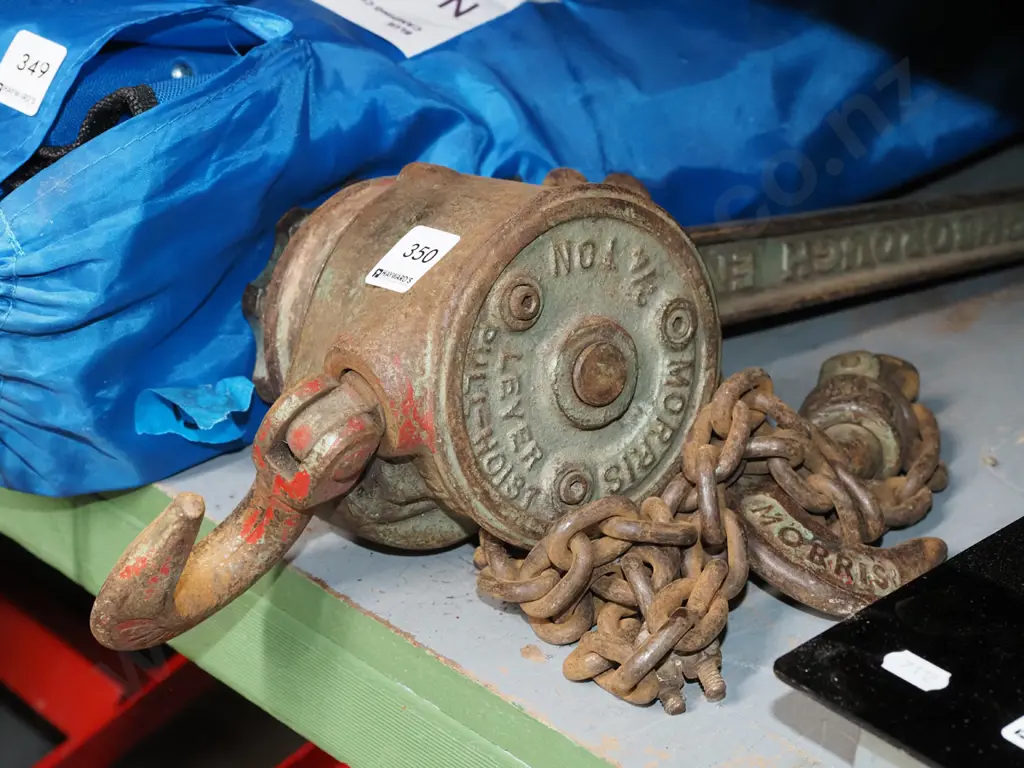 Morris half tonne lever pull hoist Image 1++