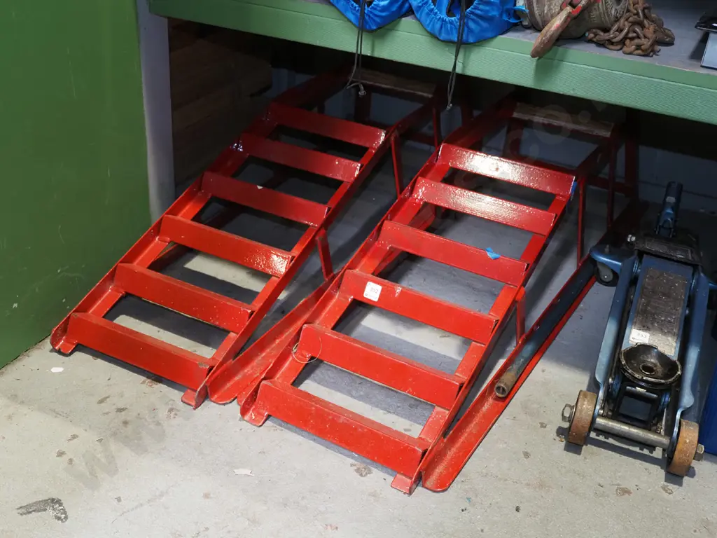 red metal car ramps Image 1++