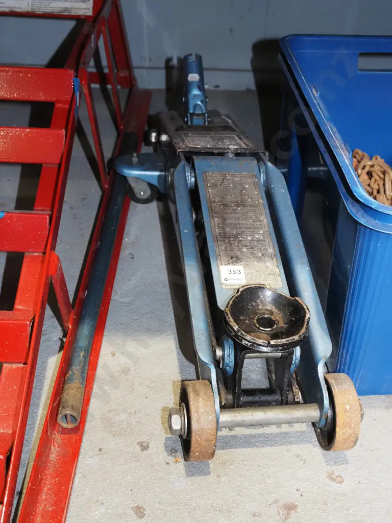 trolley jack Image 1++