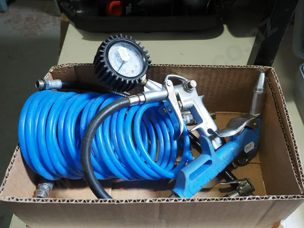 box: air guns, hose, pressure gauge, etc. Image 1++