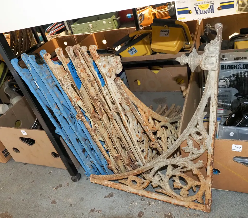 12x cast iron right angle pieces of verandah fret work Each H560 W460 Image 1++