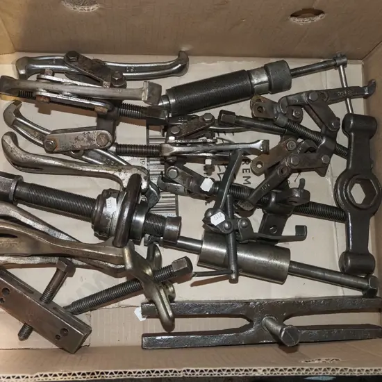 box; gear pullers