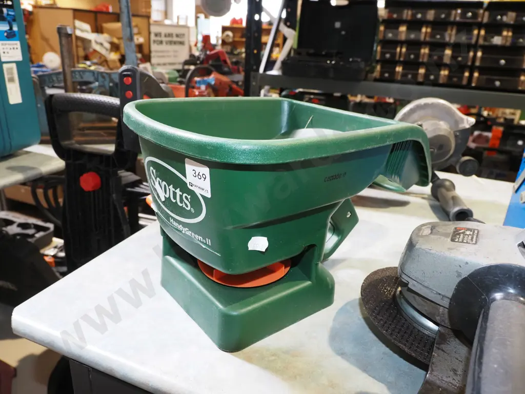Scotts fertiliser spreader Image 1++