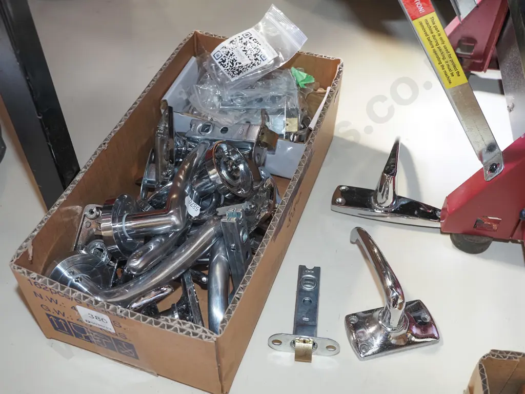 box; door hardware Image 1++