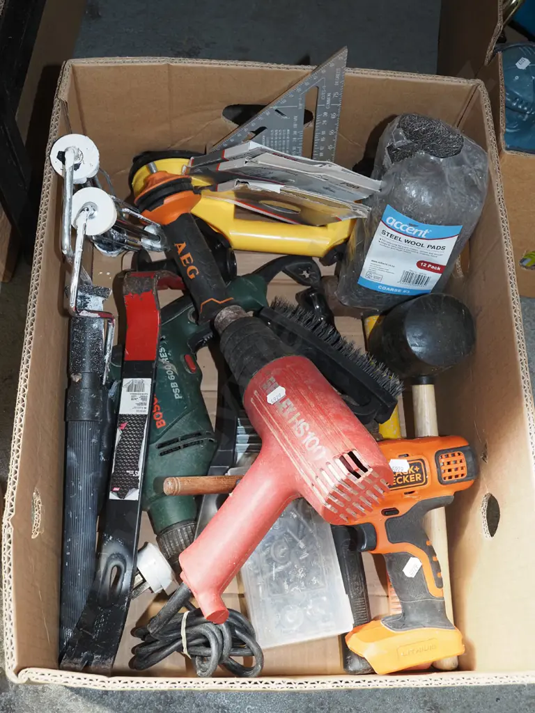 box; heat gun, drills, paint rollers etc Image 1++